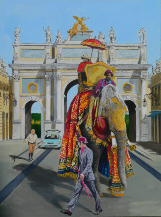 Elefante con palanquín cruza la Plaza Stanislas ante un arco monumental y transeúntes contemporáneos.