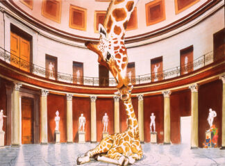 Jirafa adulta besando a su cría tumbada en patio neoclásico circular con columnas y estatuas.