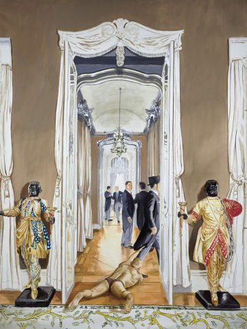 Cuadro de interior clásico con hombres de traje, figura caída en el suelo y esculturas doradas junto a la puerta